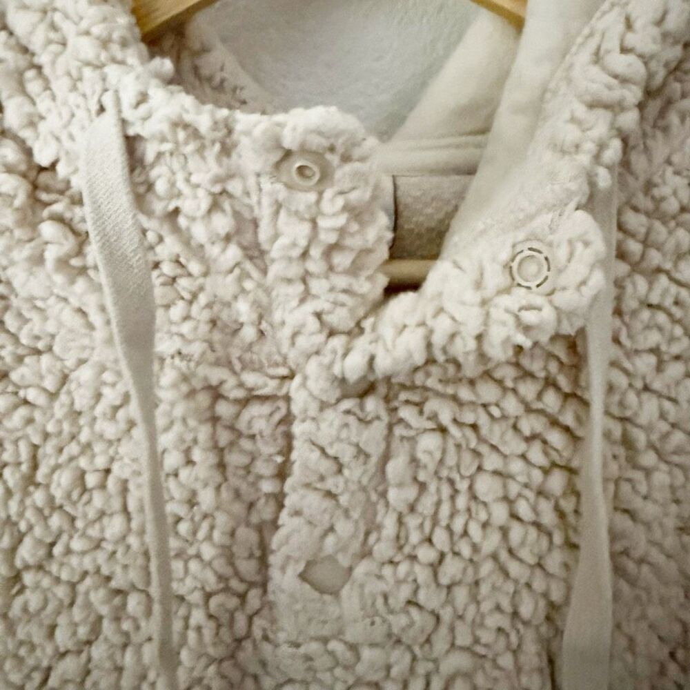 Z BY ZELLA | Beige Ivory Cozy Teddy Bear Faux Shearling Pullover Hoodie | Small - Picture 6 of 9